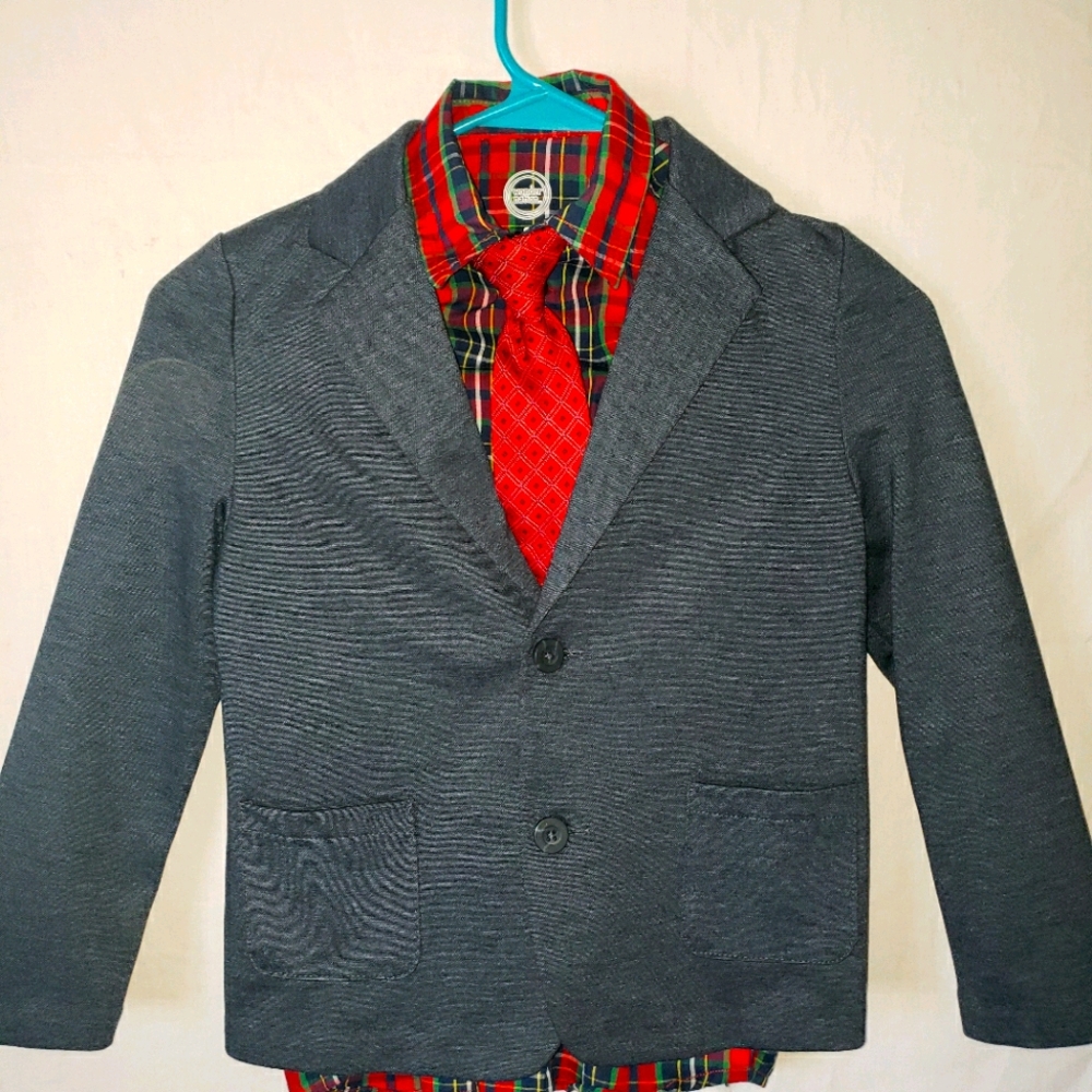 Boy suit w/ clip on tie.